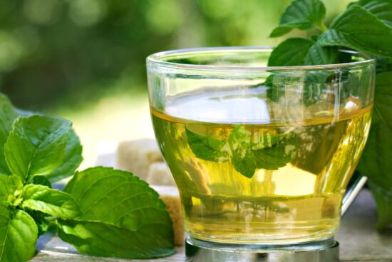 8 Surprising Benefits of Spearmint Tea and Essential Oil