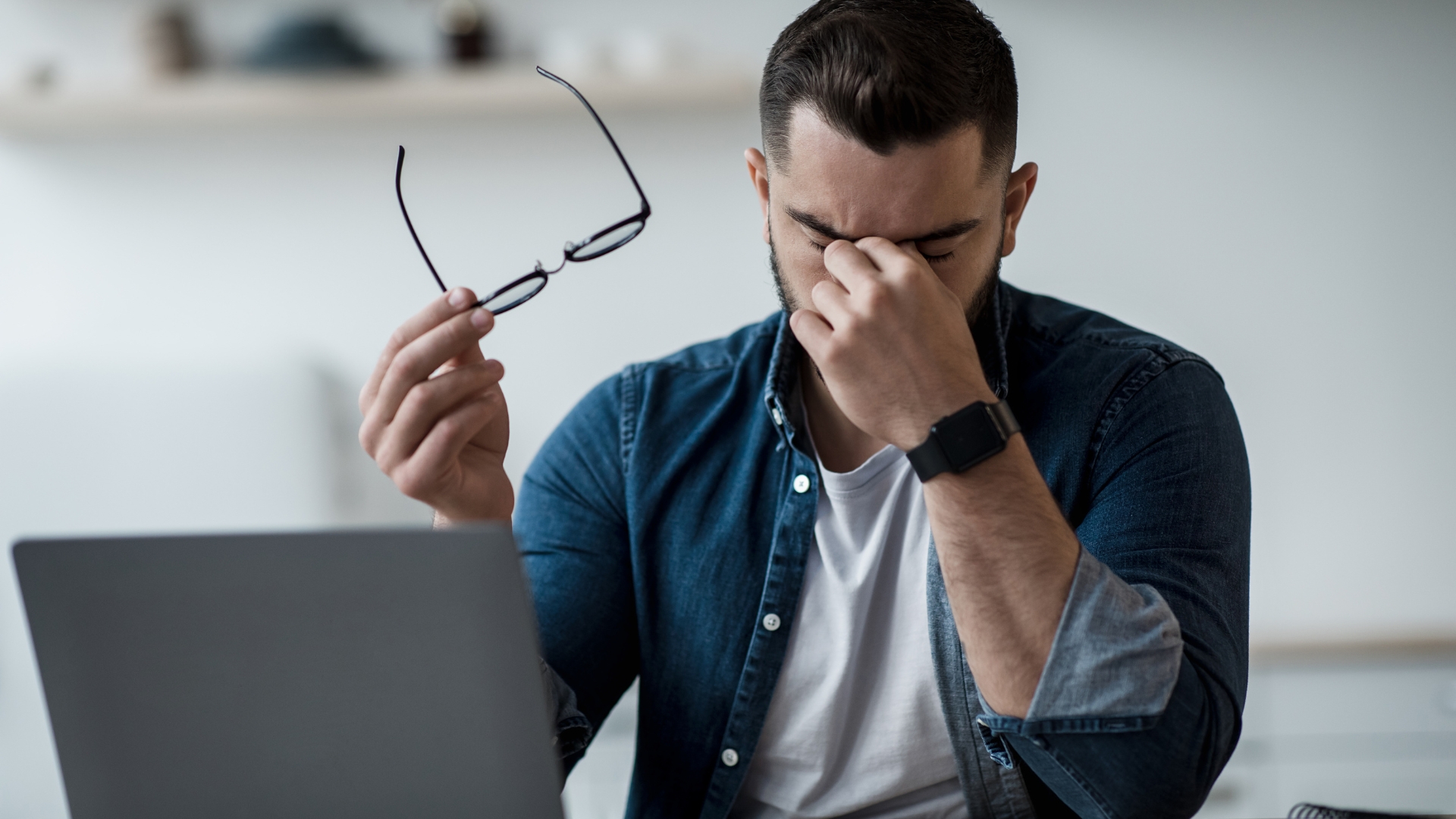 Healthy Digital Life: 10 Essential Health Tips for Daily PC & Mobile Users