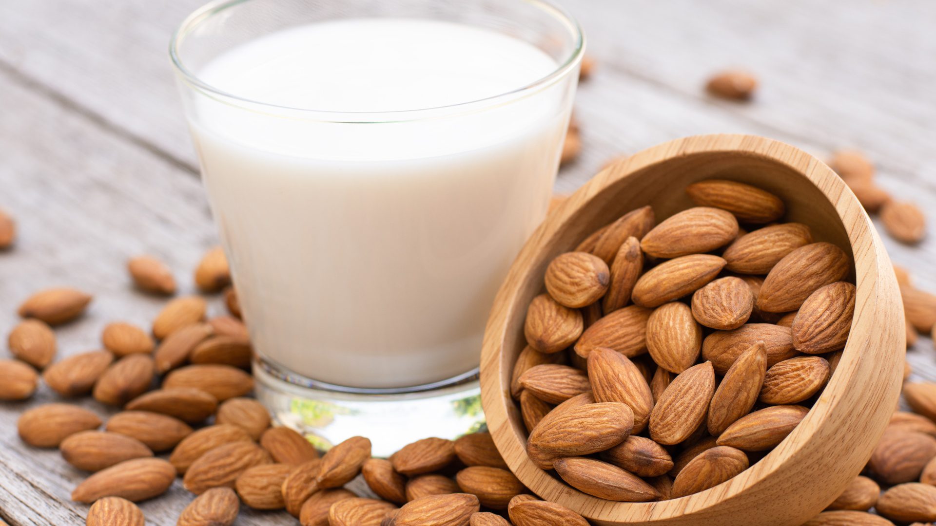 Benefits of almond milk for skin