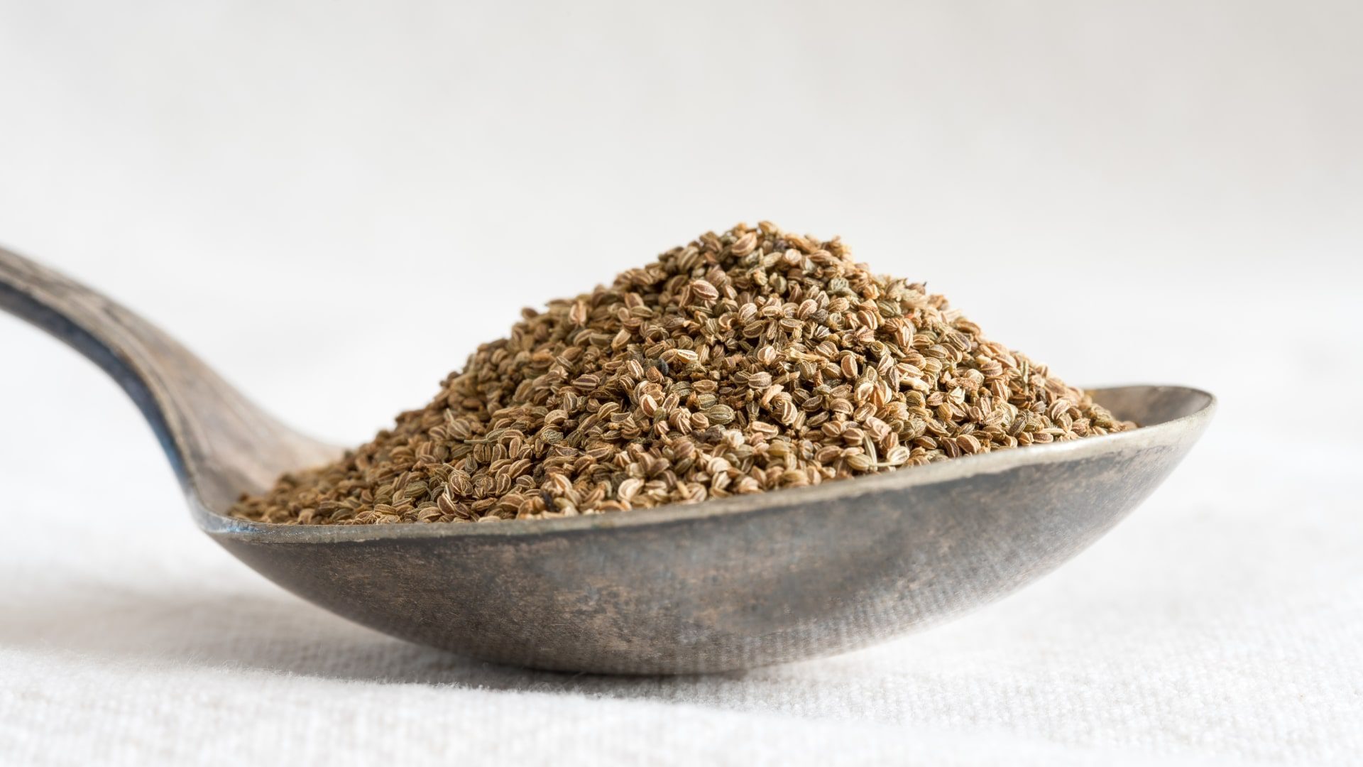 Can you eat raw celery seeds-min
