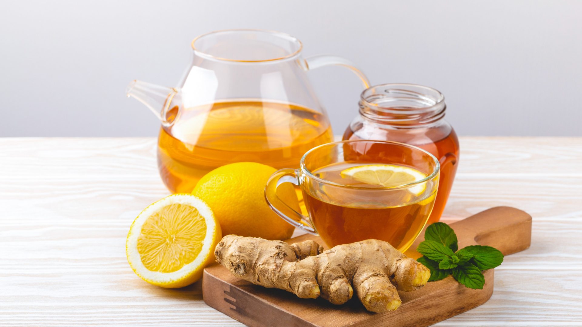 Ginger vs Tulsi Tea: Benefits for Digestion, Immunity & Health