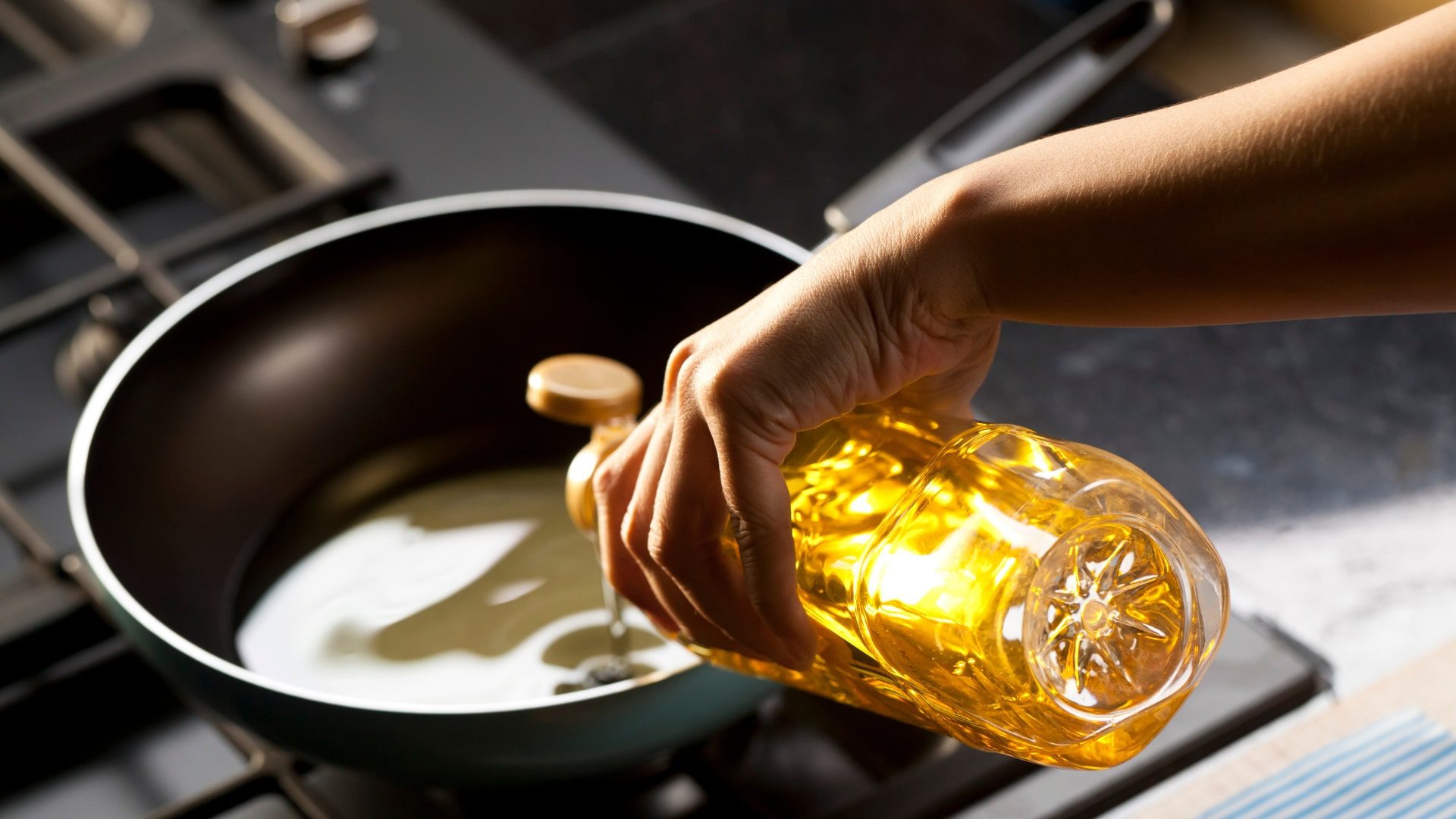 How Refined Oil Is Harmful for Health & Heart | Best Oils for Cooking